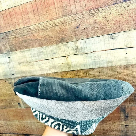 NWOT Myra Azure Printed Upcycled Canvas & Cowhide Leather Shoulder Bag - Picture 9 of 14